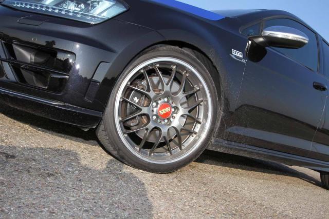 九零后聊车■开车时，6个伤害车胎的行为，很多新手不以为然，会减少轮胎寿命