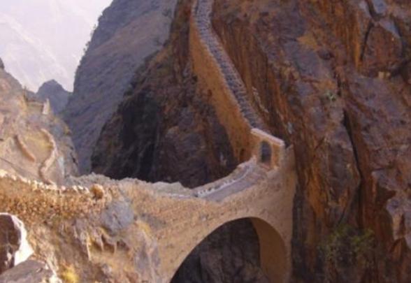 世界上最“神秘”的桥梁，没有支点横跨两山，建造之谜400年未解