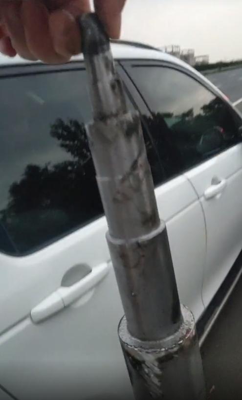 #阿虎汽车#车子在高速压住了这个爆胎了，这是什么玩意？