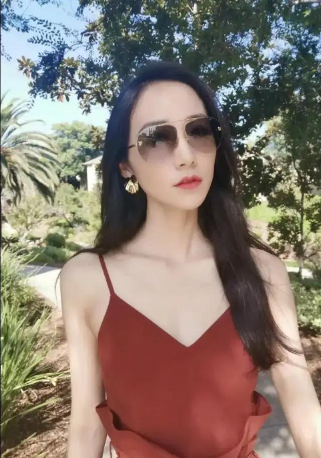 「花语微情感」分手后多久才算“彻底放手”？超过这个时间，趁早开始单身生活吧