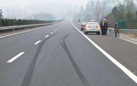 「霍山之声」上高速路才发现车快没油，前方又没有加油站，牢记这几点