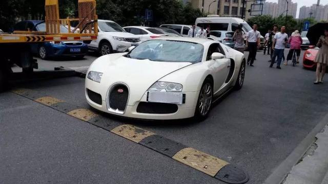 「成都北方汽修学校」新手过减速带喜欢刹车 老司机的技巧舒服不伤车