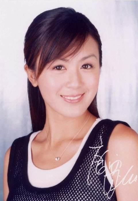 8岁出道，张国荣是她粉丝霍思燕给她做配，今38岁却在微博求工作