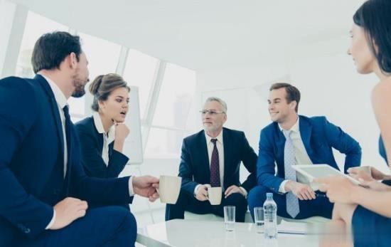 「职场小疯说」穷人想要翻身如何做？懂得在这三方面“下本钱”的人，混的不会差