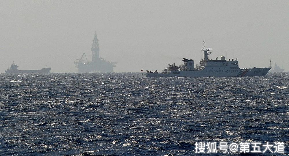 争议岛礁附近聚集大批越南舰船，上将警告：爆发冲突会致局势失控