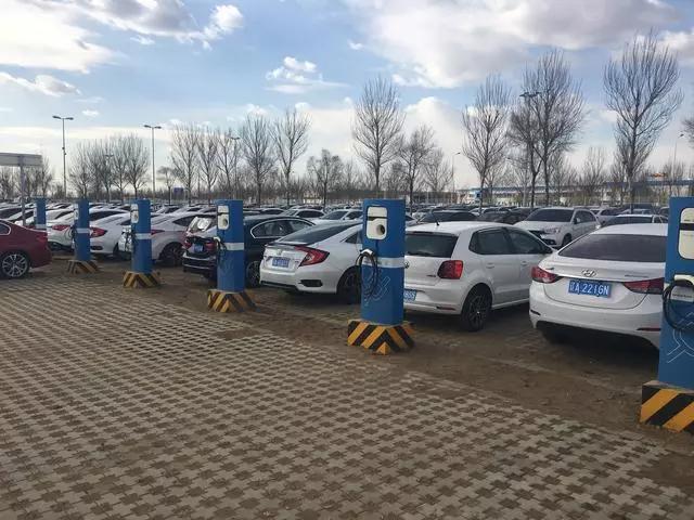 [网约车部落联盟]买辆纯电动汽车跑网约车，能赚回车钱吗？这几点要搞明白