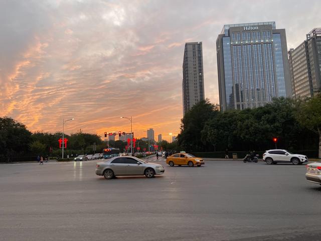 [网约车部落联盟]买辆纯电动汽车跑网约车，能赚回车钱吗？这几点要搞明白