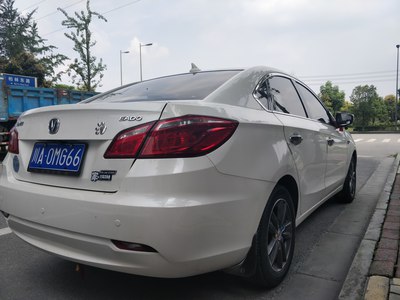 「汽车之家」确保逸动雨天行车安全，自己动手给更换了雨刮器胶条