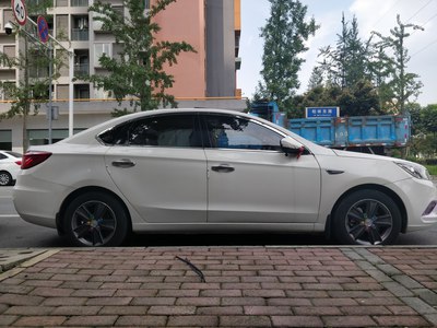 「汽车之家」确保逸动雨天行车安全，自己动手给更换了雨刮器胶条