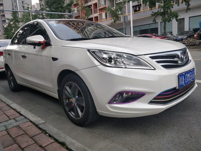 「汽车之家」确保逸动雨天行车安全，自己动手给更换了雨刮器胶条