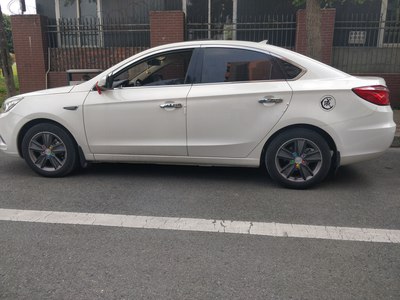 「汽车之家」确保逸动雨天行车安全，自己动手给更换了雨刮器胶条