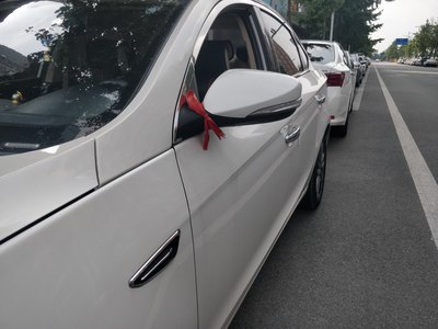 「汽车之家」确保逸动雨天行车安全，自己动手给更换了雨刮器胶条