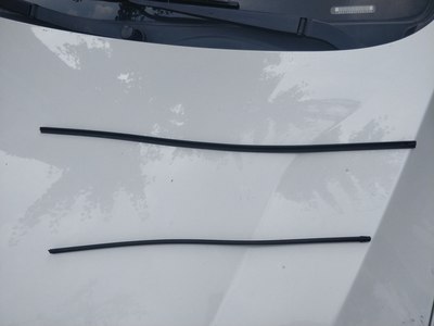 「汽车之家」确保逸动雨天行车安全，自己动手给更换了雨刮器胶条