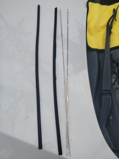 「汽车之家」确保逸动雨天行车安全，自己动手给更换了雨刮器胶条