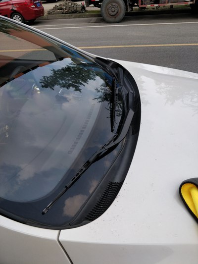 「汽车之家」确保逸动雨天行车安全，自己动手给更换了雨刮器胶条