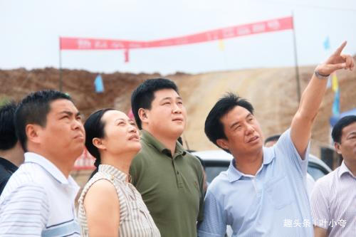 叶小夸■大学生投资失败亏损300万，帮父亲开公司赚几百个亿，今身家千亿