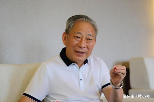 叶小夸■大学生投资失败亏损300万，帮父亲开公司赚几百个亿，今身家千亿