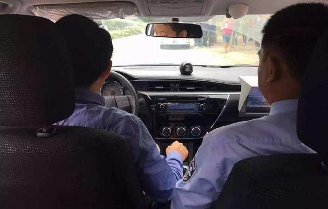 文艺汽车达人@为什么大多数人拿到驾照后，再也不跟教练联系？教练说出了实话