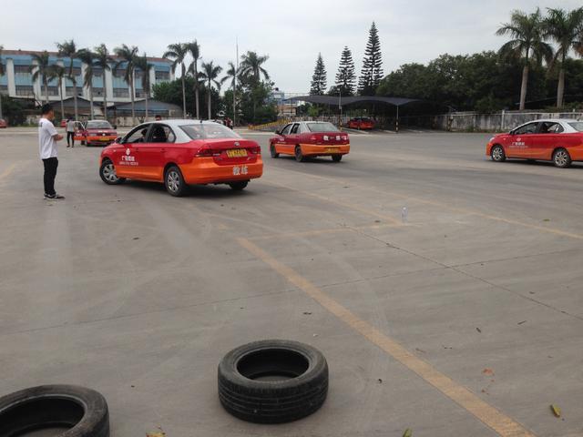 文艺汽车达人@为什么大多数人拿到驾照后，再也不跟教练联系？教练说出了实话