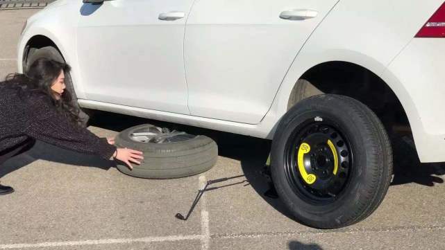 新能源电动车知识：备胎用不用换？维修师傅：不换，等着它“撂挑子”就来不及了