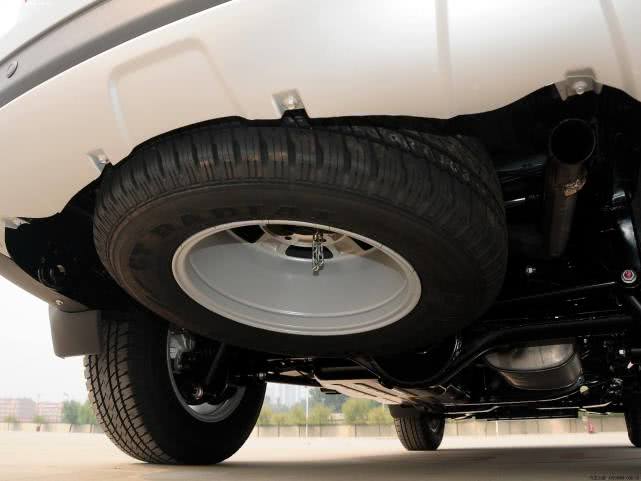 新能源电动车知识：备胎用不用换？维修师傅：不换，等着它“撂挑子”就来不及了