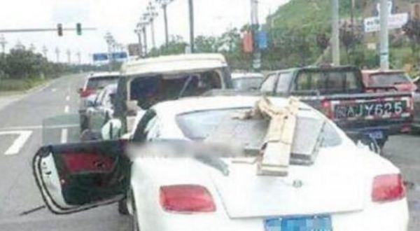 「中国网」宾利追尾“神车”，修好要花费100万！网友：这钱花的一点不冤