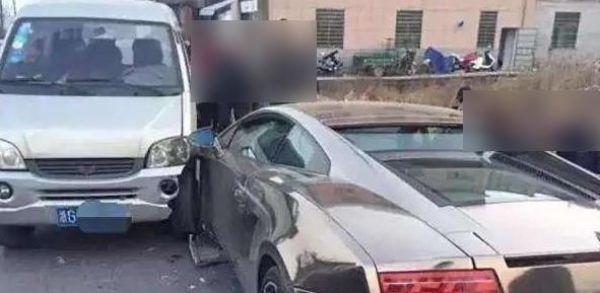 「中国网」宾利追尾“神车”，修好要花费100万！网友：这钱花的一点不冤