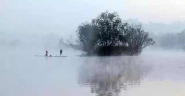 职场少年■水深不语，人稳不言