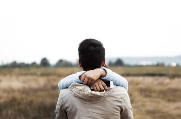 「掏心掏肺哭着后悔」爱情最好的常态是“斤斤计较”，而不是包容式的置身事外