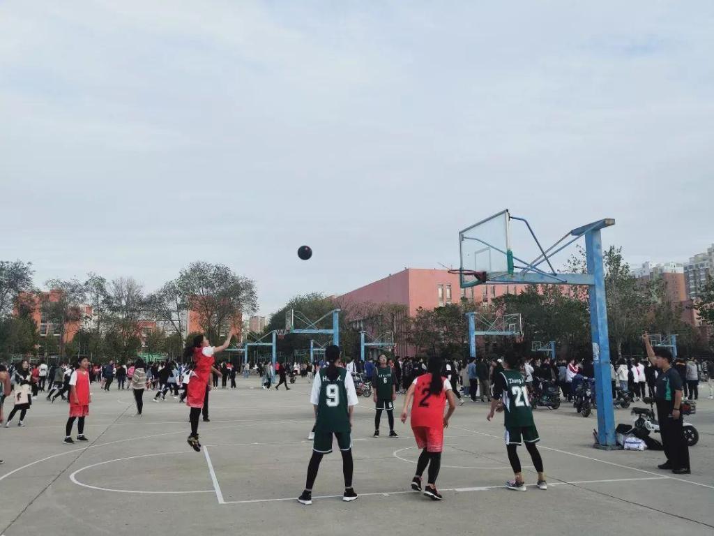 【外院动态】外国语学院女篮在“健康杯”篮球赛中成功挺入八强