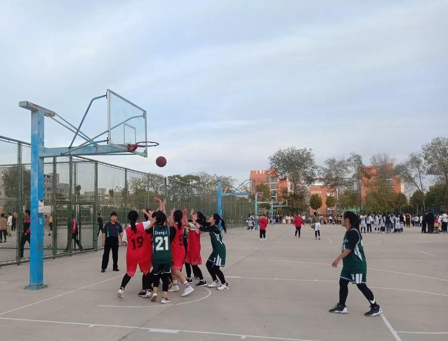 【外院动态】外国语学院女篮在“健康杯”篮球赛中成功挺入八强