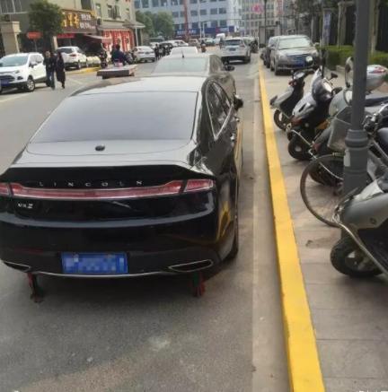 SUV大师：路边停车要注意，这几个地方，贴你罚单都算是轻的