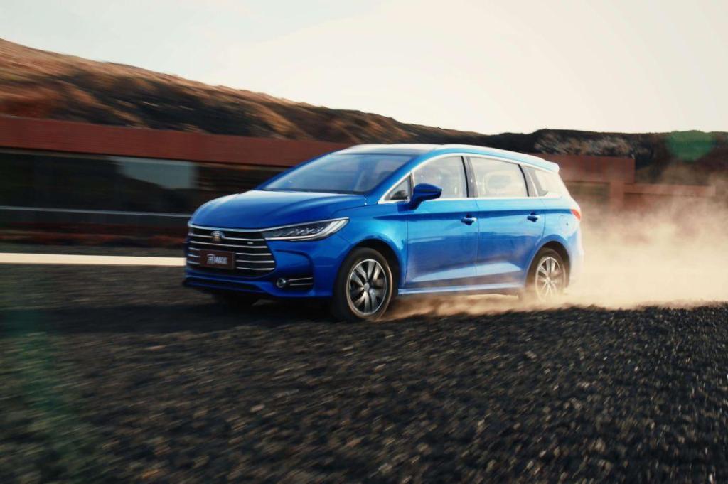 「一和一」细品汽车销量，详谈为啥国产轿车仍不能位列前十？