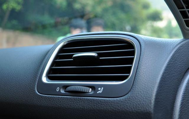 「养车宝典」高速开空调是外循环还是内循环？汽修工：你为啥不珍惜自己的生命