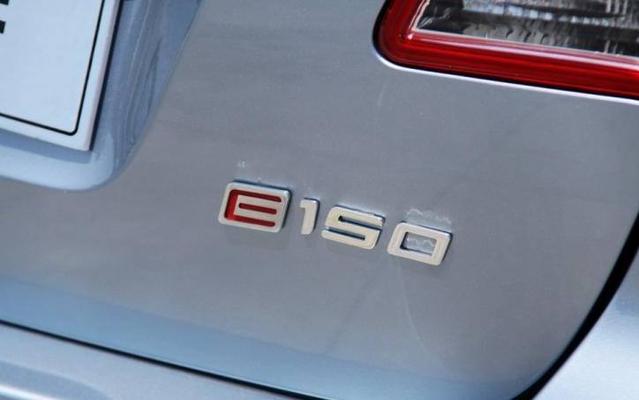 豪车留给大咖讲@让人一头雾水的尾标到底是什么意思啊？这些车标的含义是什么？