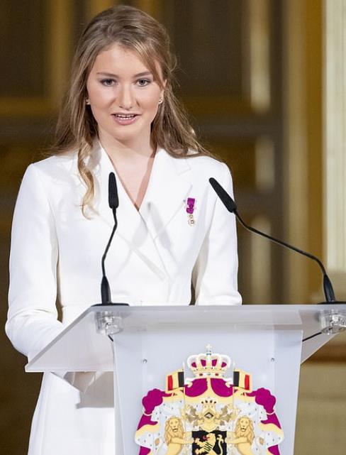 比利时公主满18岁迎隆重仪式 将成该国首位女王
