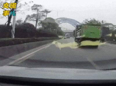 条山高速公安交警@一组动图提醒你：威风不在车速高 安全意识不能抛