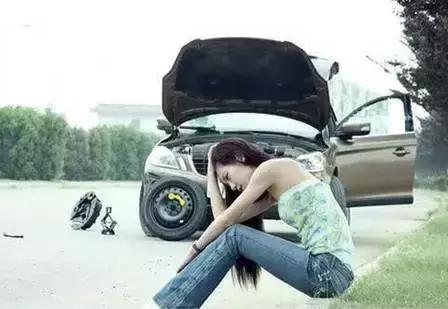 #汽车展馆#高速上爆胎，只有做好这3步才能保命!