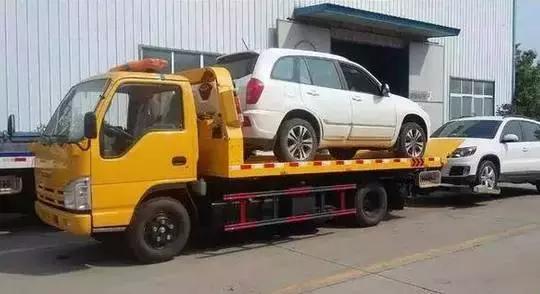 #汽车展馆#高速上爆胎，只有做好这3步才能保命!