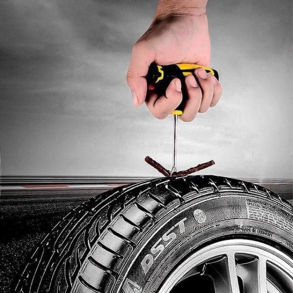 「光明网」汽车轮胎缝里进了小石子抠还是不抠？教你正确做法，行车更安心