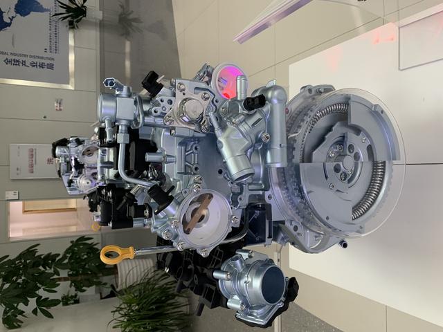 佛系少女说车车：同是小排量热门车，这款运动轿车凭什么比英朗跑的快、油耗更低？