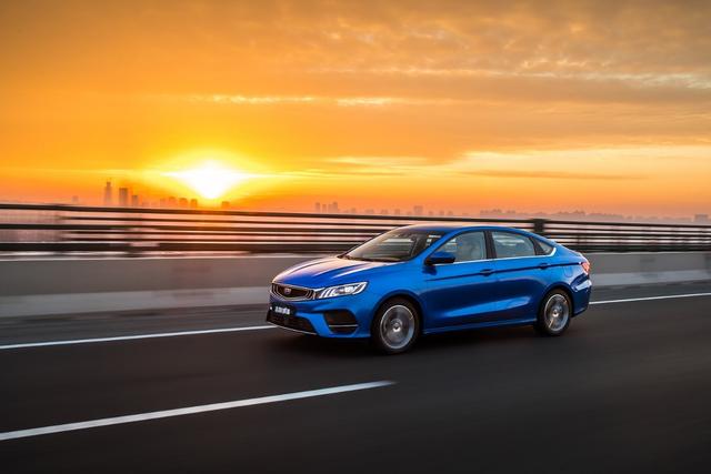 佛系少女说车车：同是小排量热门车，这款运动轿车凭什么比英朗跑的快、油耗更低？