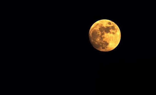 【我家就我】心理测试：四轮圆月，哪个令你想起故乡？测你努力多少年可以享福