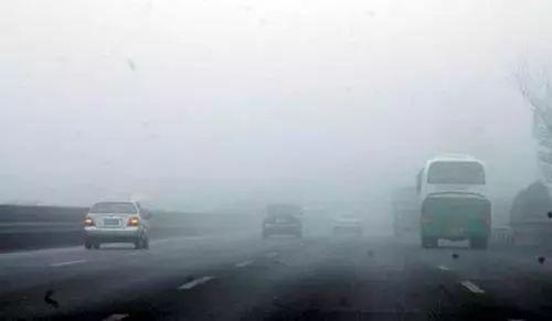 「光明网」“雾”必小心！请收好这九招雾天行车技巧