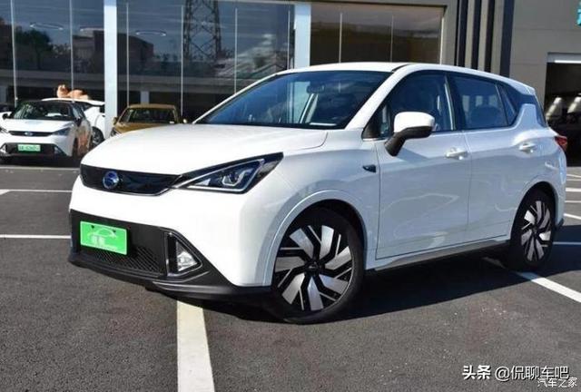 「侃聊车吧」补贴退坡50%，为什么新能源汽车在售价方面没有很明显的浮动？