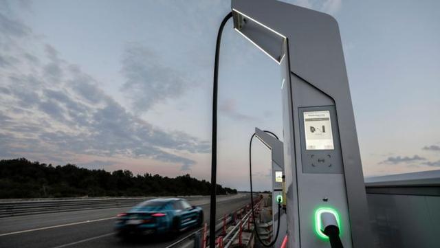 【买车只看颜值】为什么保时捷要率先开启电气化进程，电动汽车的时代要来了吗？