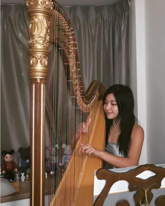 车与生活■90后女星酒后醉驾被捕！现场狼狈羞愧遮面，开40万豪车家产过亿