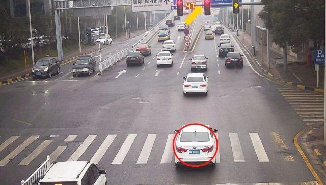 「车家号」踩刹车不及时，误闯红灯怎么办？交警：这样做不会扣6分！