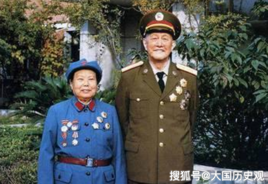 中国唯一“六星上将”，妻子已有百岁高龄，儿子一个省长一个少将