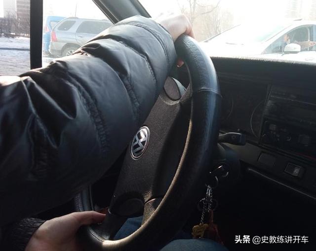 【阿虎汽车】考驾照科二定点停车，骑轧边缘线，坡道溜车或熄火，原因何在？
